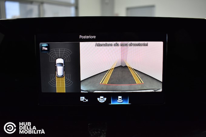 MERCEDES-BENZ GLA 200 d Automatic Premium